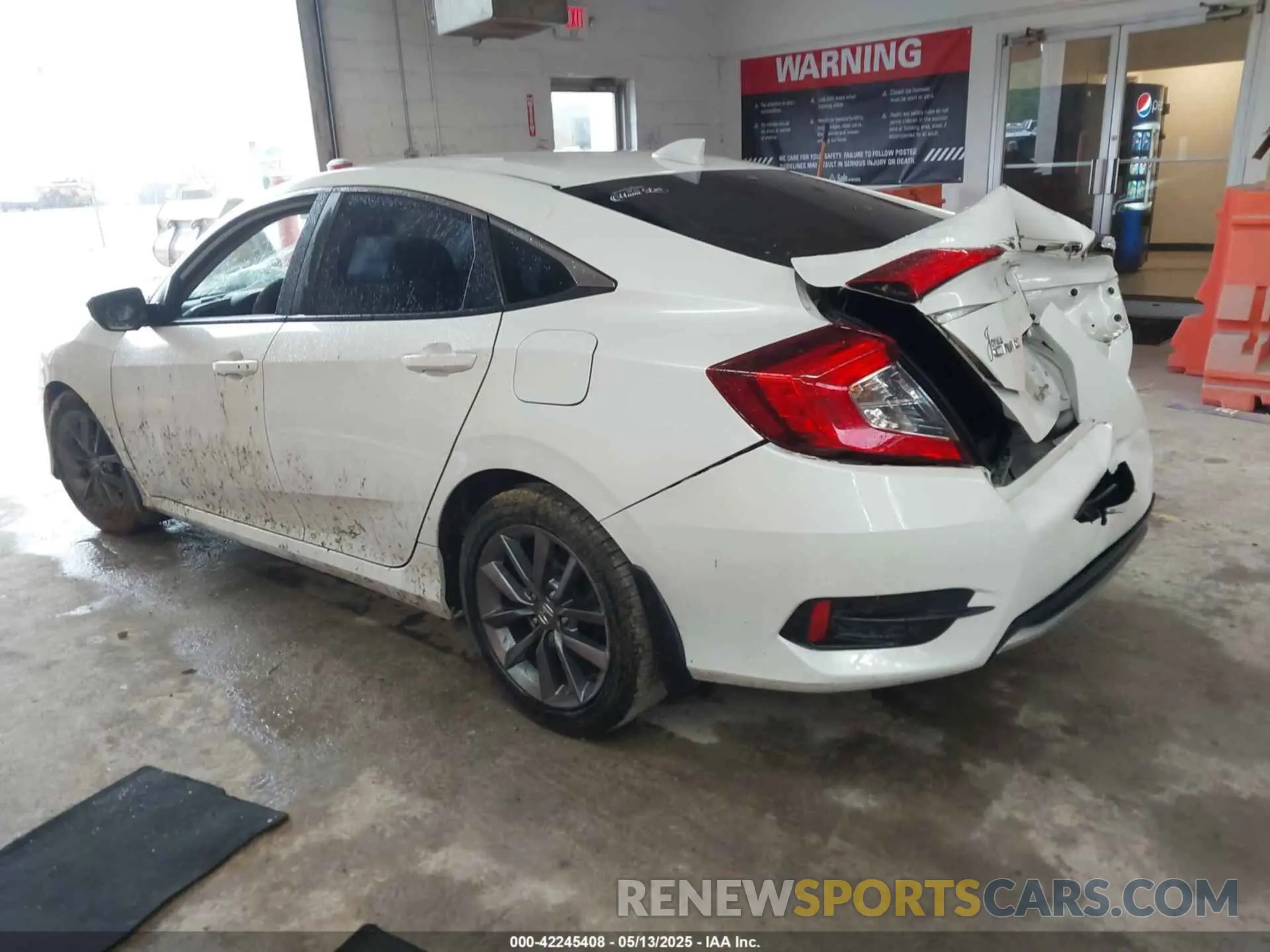 3 Фотография поврежденного автомобиля 19XFC1F36KE016030 HONDA CIVIC 2019