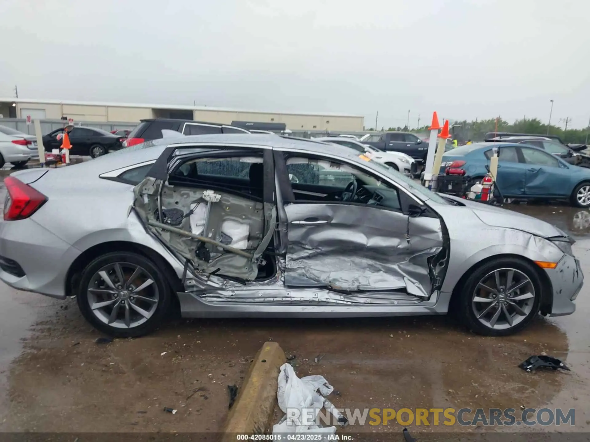 13 Фотография поврежденного автомобиля 19XFC1F36KE210718 HONDA CIVIC 2019