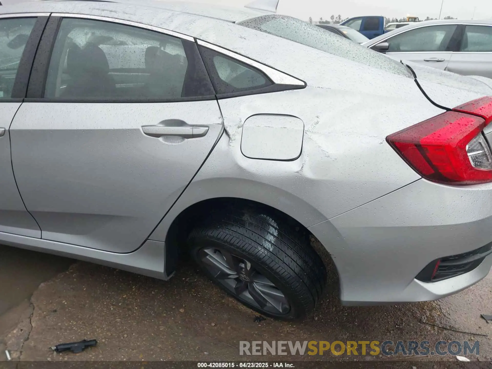 17 Фотография поврежденного автомобиля 19XFC1F36KE210718 HONDA CIVIC 2019