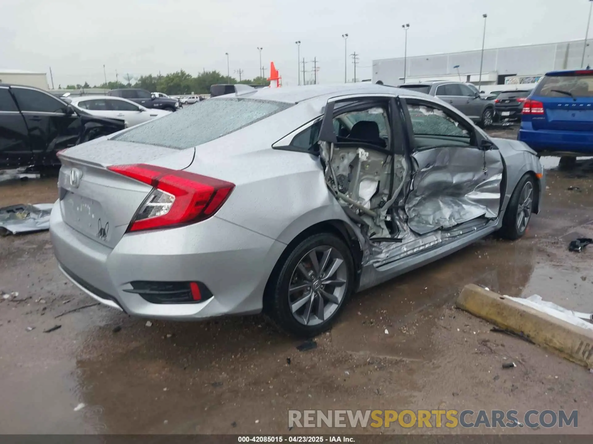 4 Фотография поврежденного автомобиля 19XFC1F36KE210718 HONDA CIVIC 2019