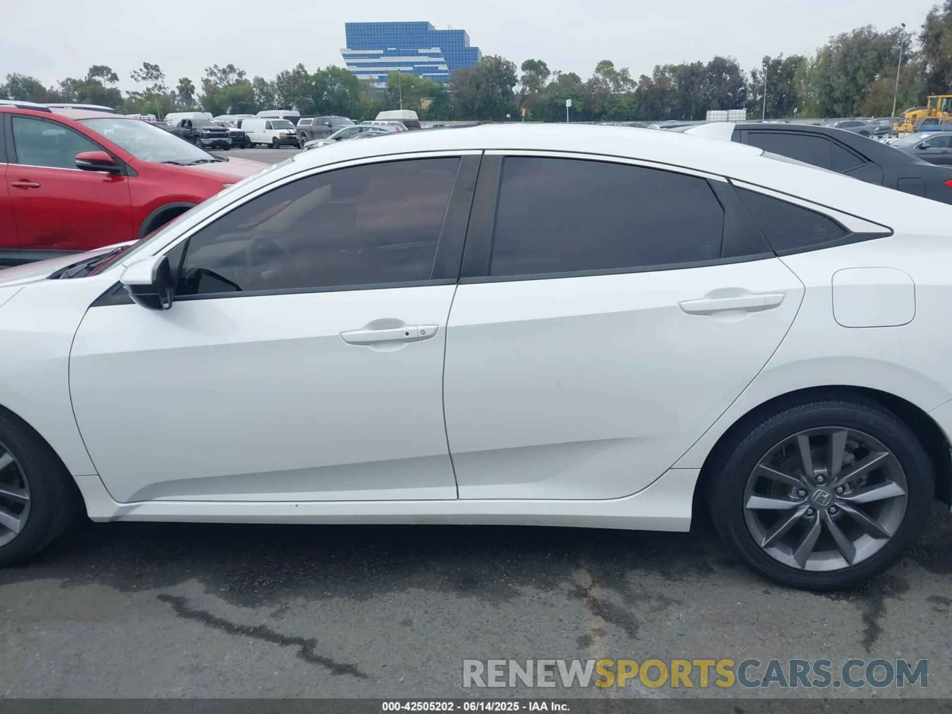14 Photograph of a damaged car 19XFC1F36KE211867 HONDA CIVIC 2019