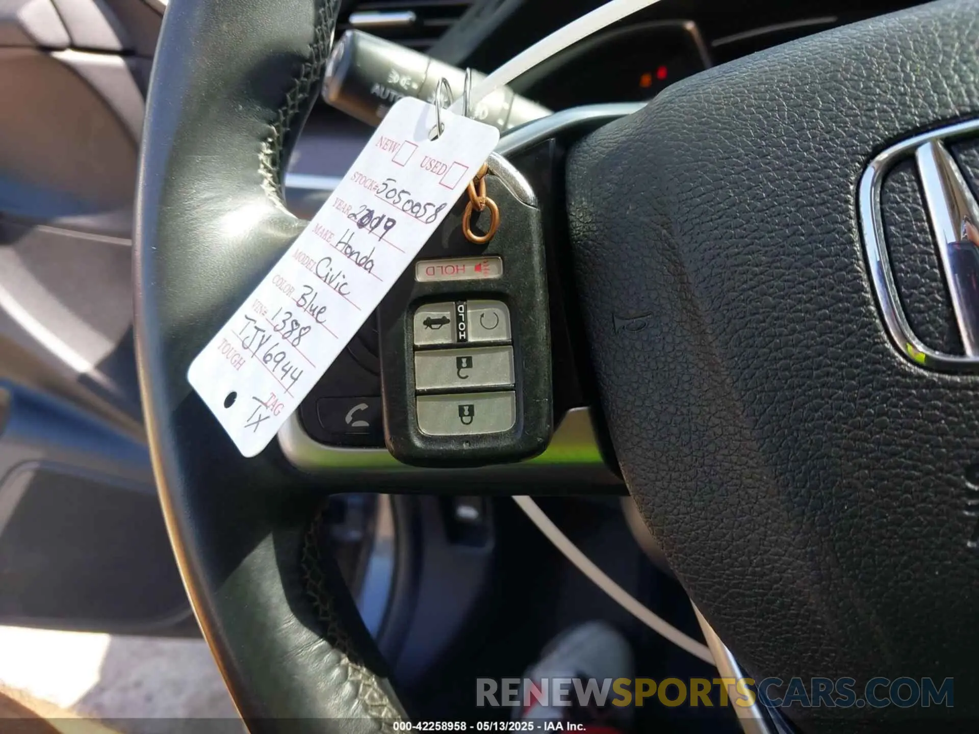 11 Фотография поврежденного автомобиля 19XFC1F37KE001388 HONDA CIVIC 2019