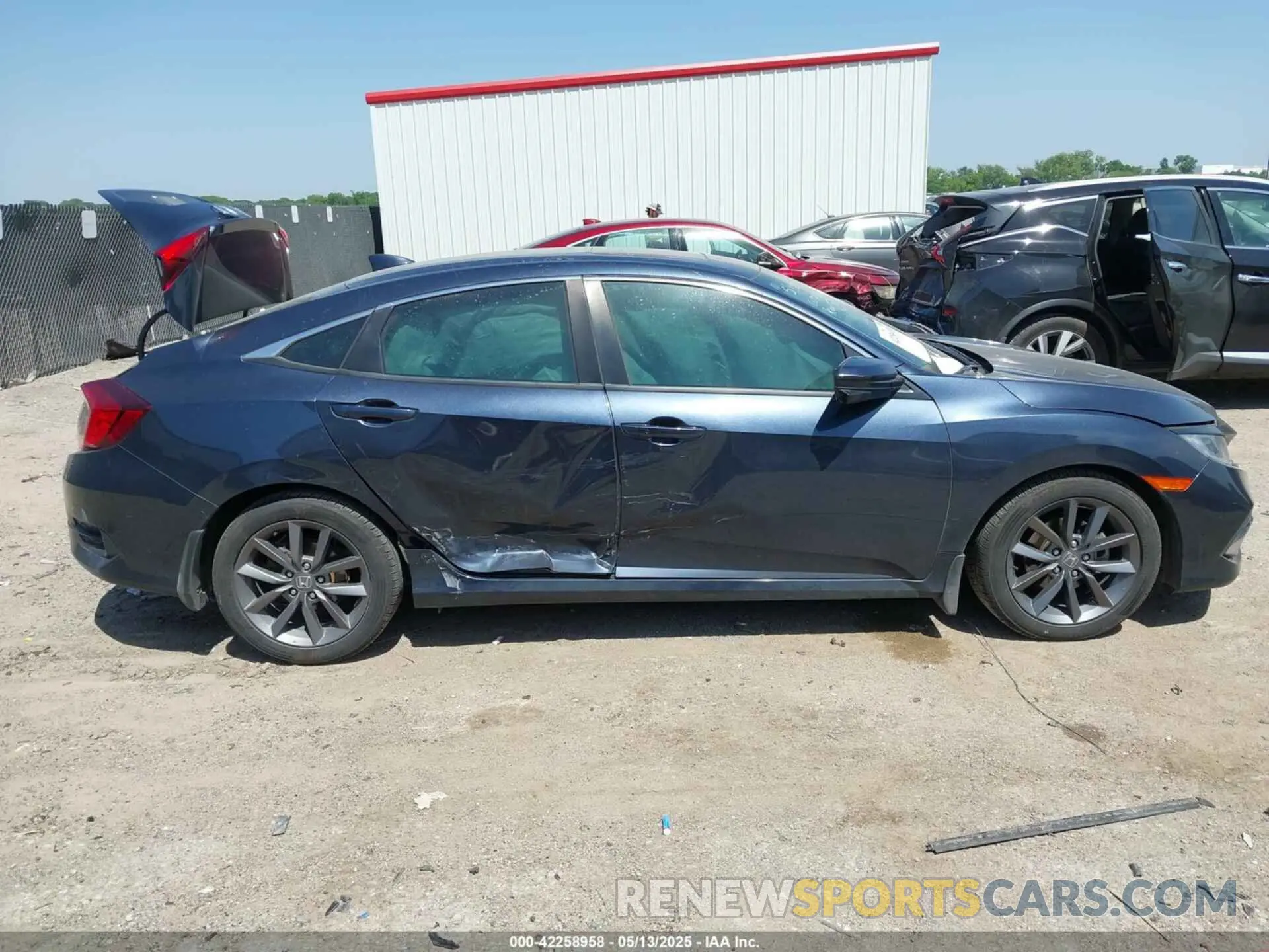 13 Фотография поврежденного автомобиля 19XFC1F37KE001388 HONDA CIVIC 2019