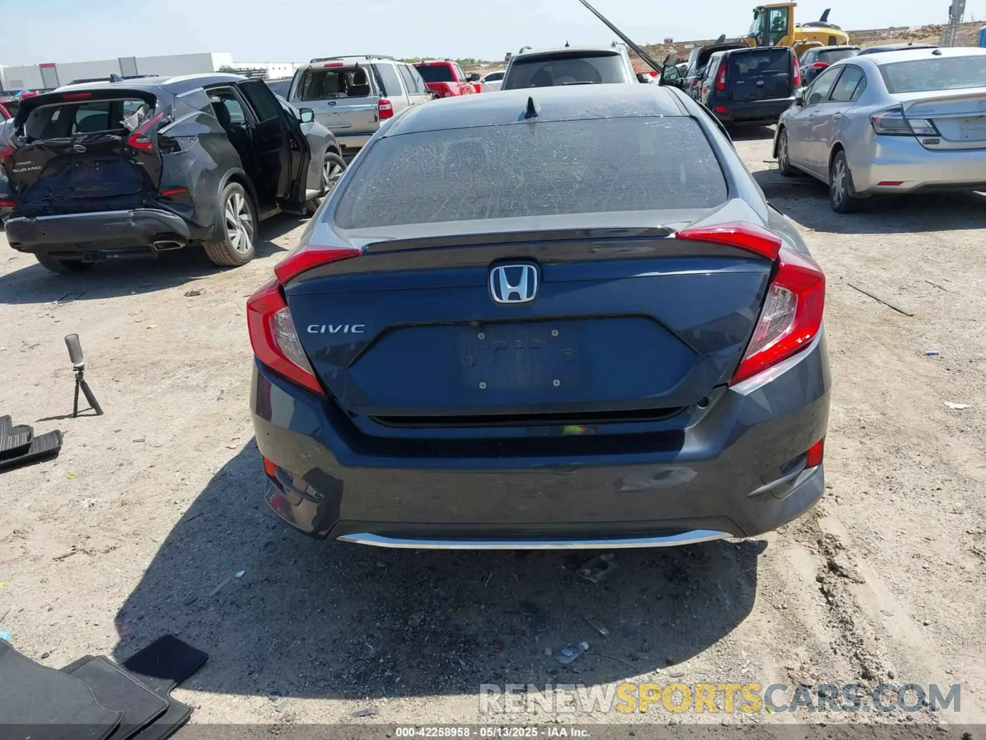 16 Фотография поврежденного автомобиля 19XFC1F37KE001388 HONDA CIVIC 2019