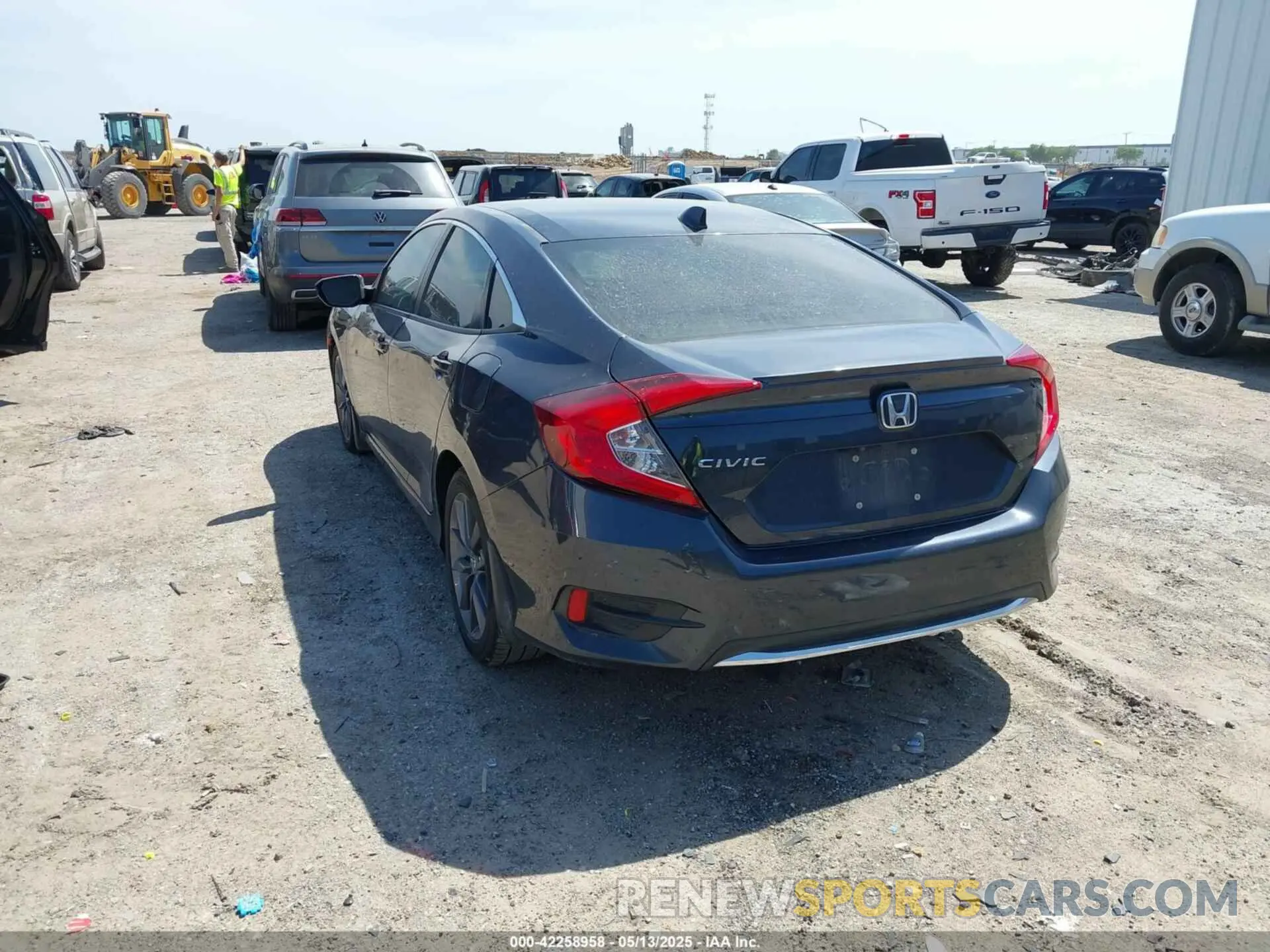 3 Фотография поврежденного автомобиля 19XFC1F37KE001388 HONDA CIVIC 2019