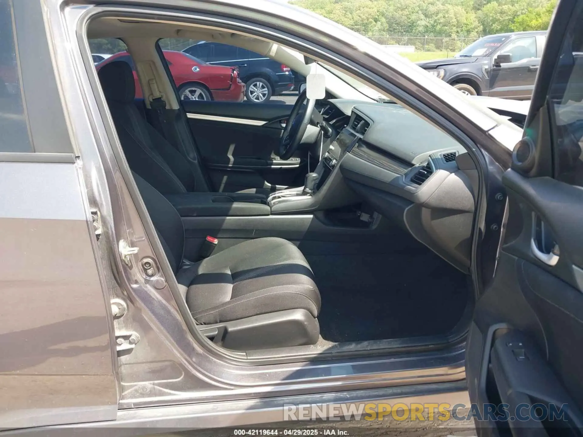 5 Photograph of a damaged car 19XFC1F38KE011489 HONDA CIVIC 2019