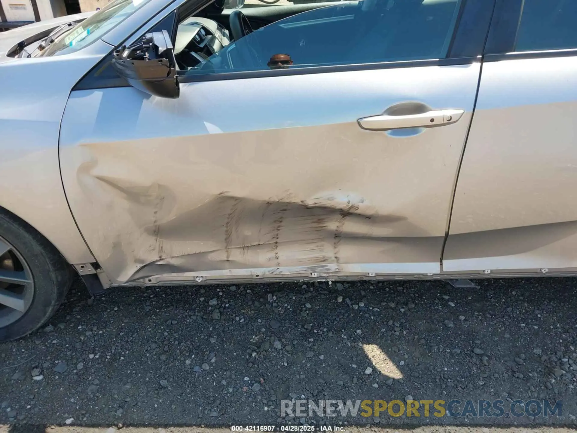 17 Photograph of a damaged car 19XFC1F38KE205228 HONDA CIVIC 2019
