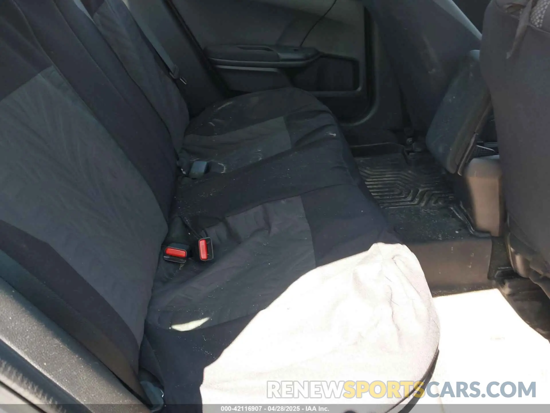 8 Photograph of a damaged car 19XFC1F38KE205228 HONDA CIVIC 2019