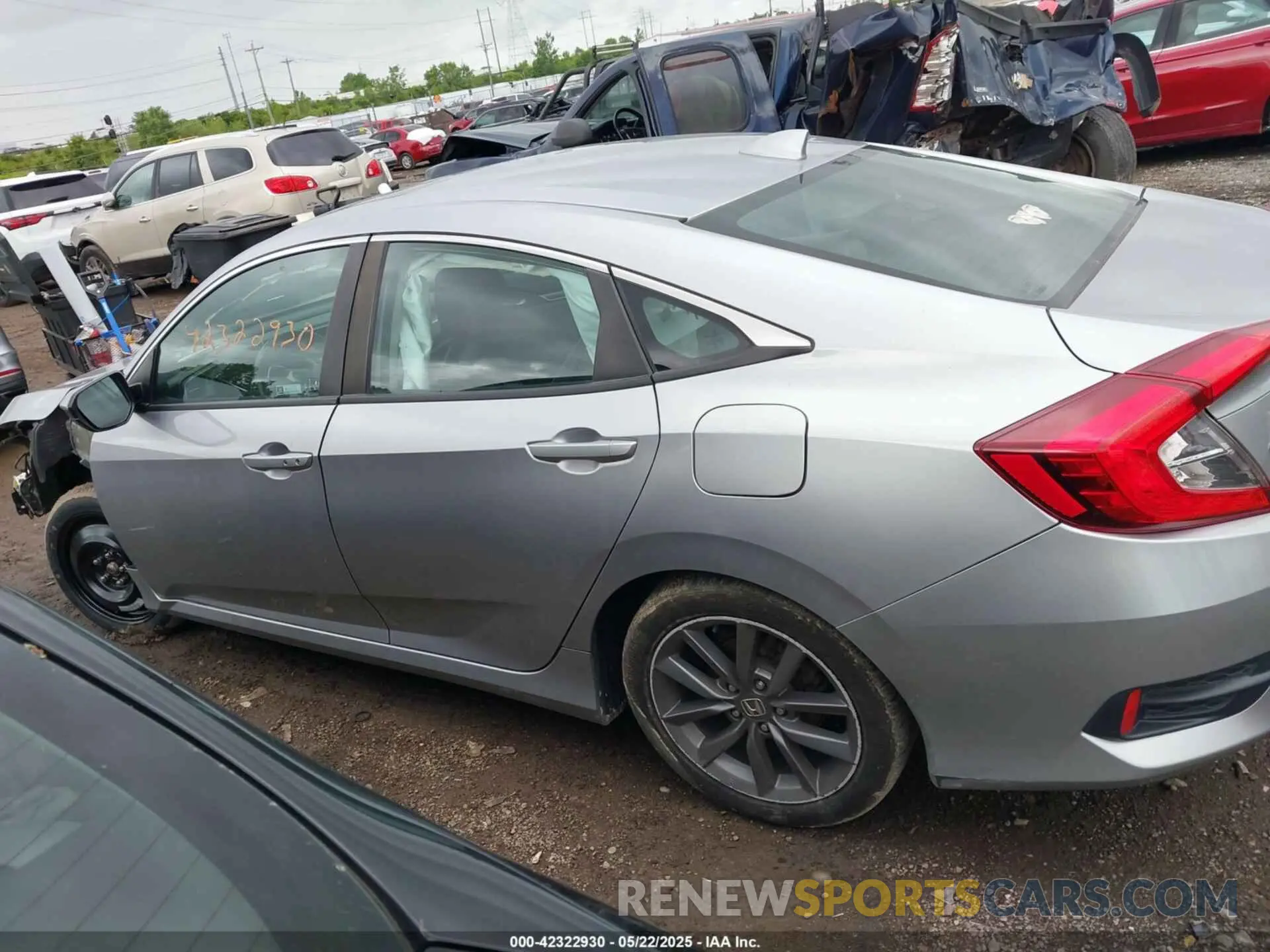 15 Photograph of a damaged car 19XFC1F70KE000277 HONDA CIVIC 2019