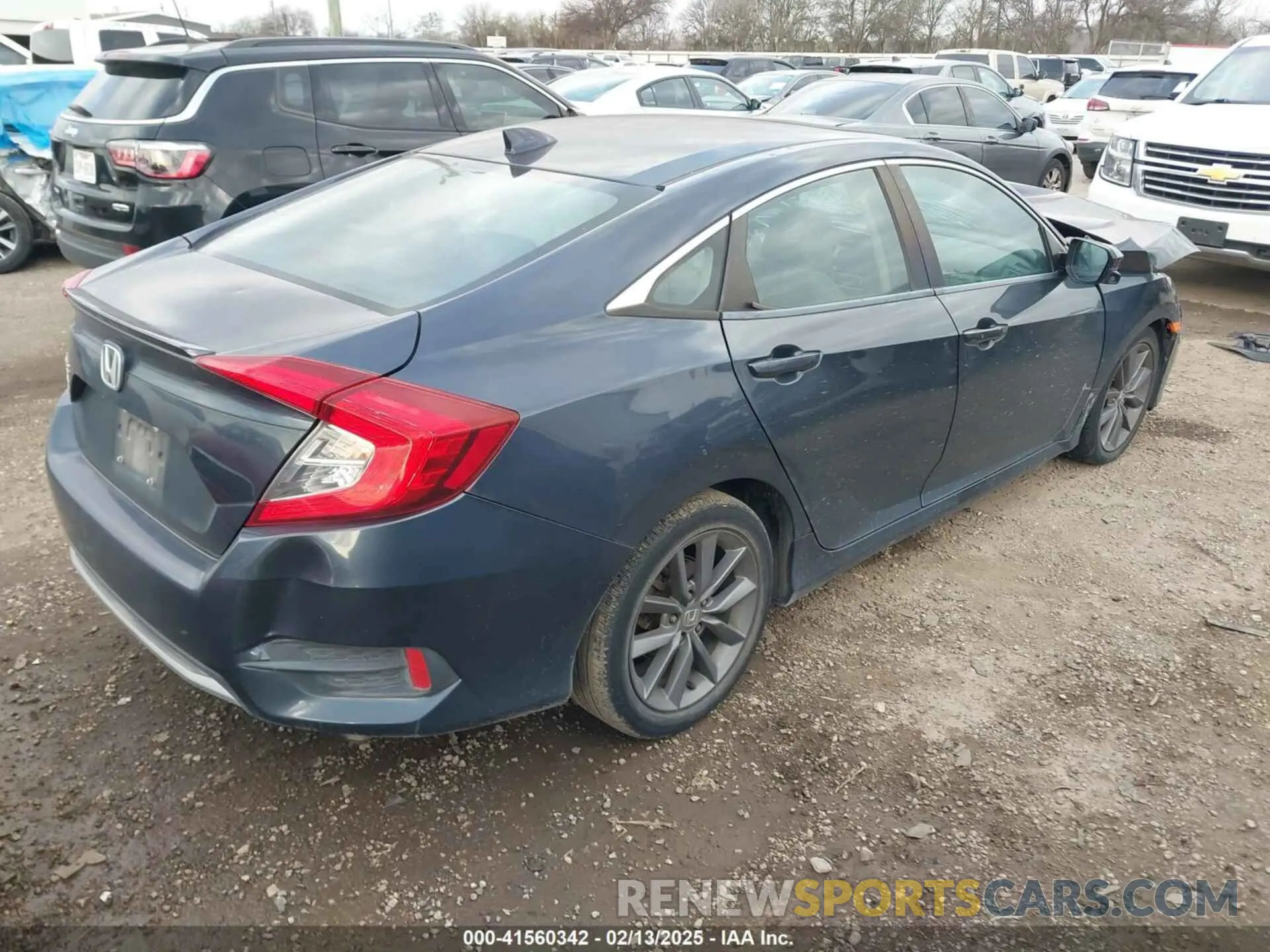 4 Фотография поврежденного автомобиля 19XFC1F70KE008427 HONDA CIVIC 2019