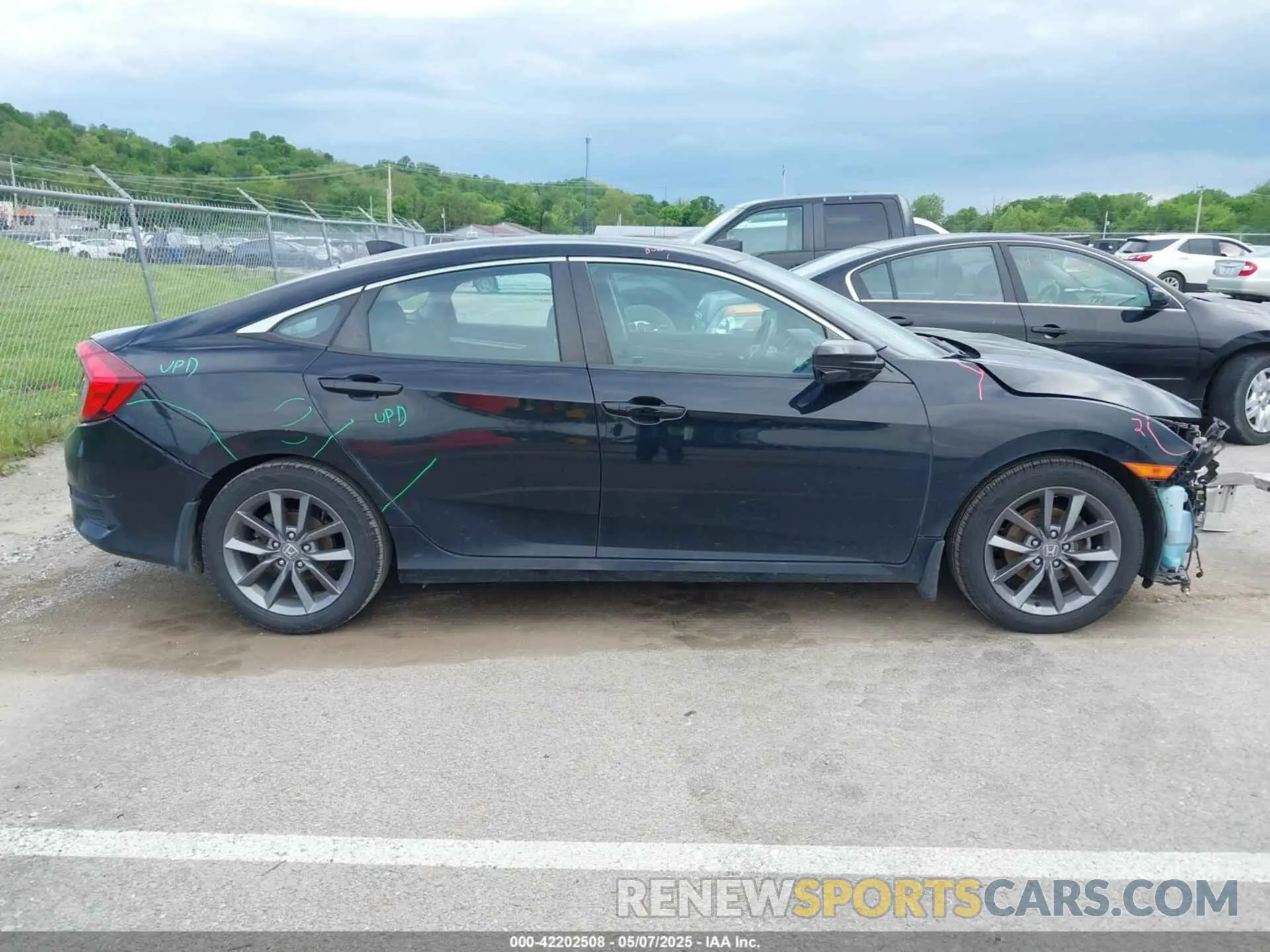 13 Photograph of a damaged car 19XFC1F77KE013625 HONDA CIVIC 2019