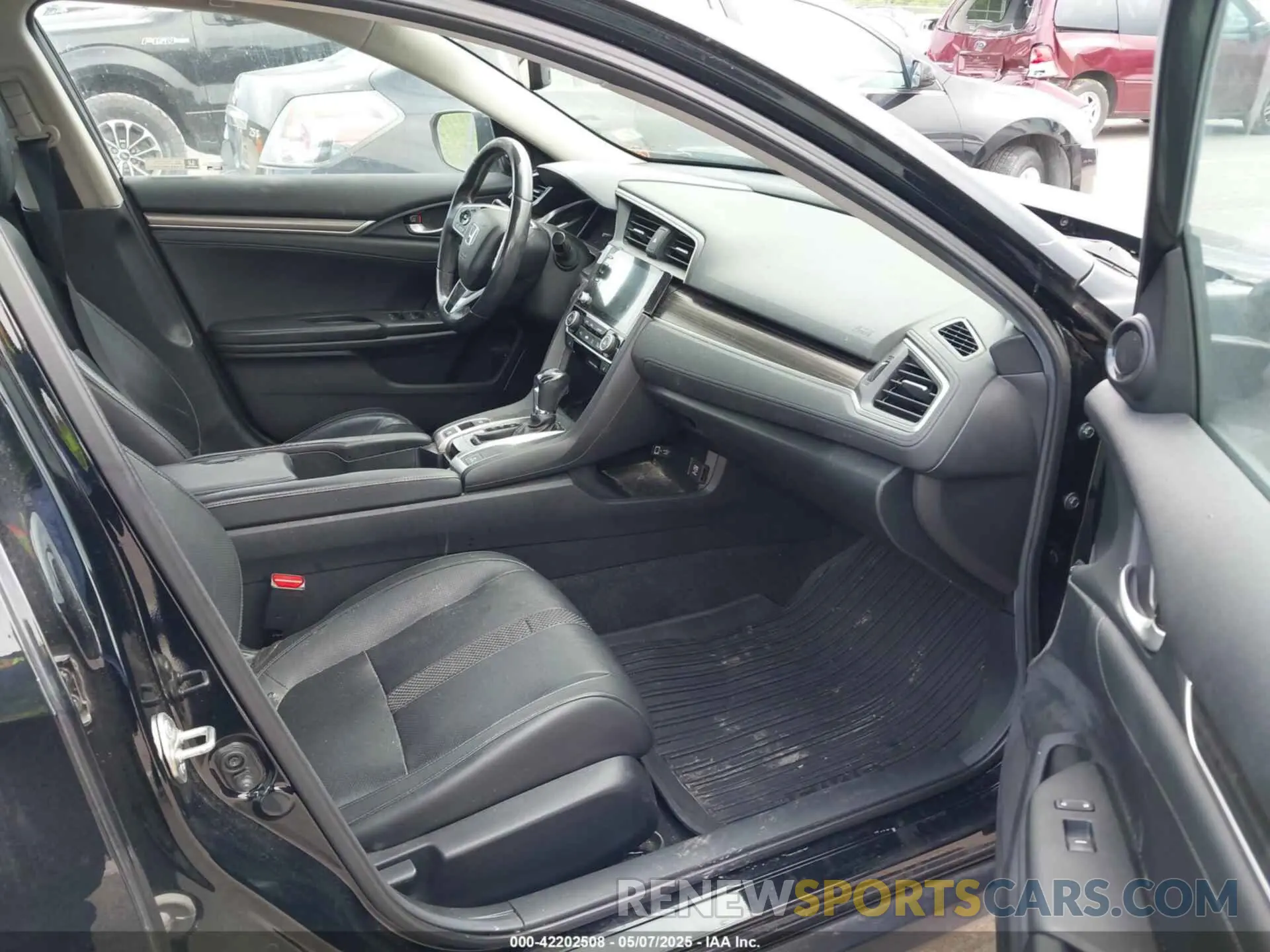 5 Photograph of a damaged car 19XFC1F77KE013625 HONDA CIVIC 2019