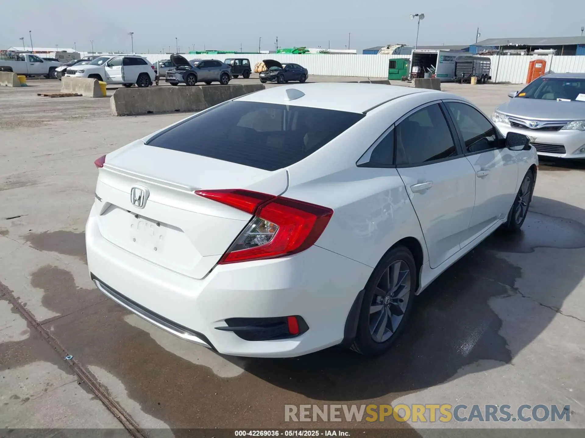 4 Photograph of a damaged car 19XFC1F78KE203952 HONDA CIVIC 2019