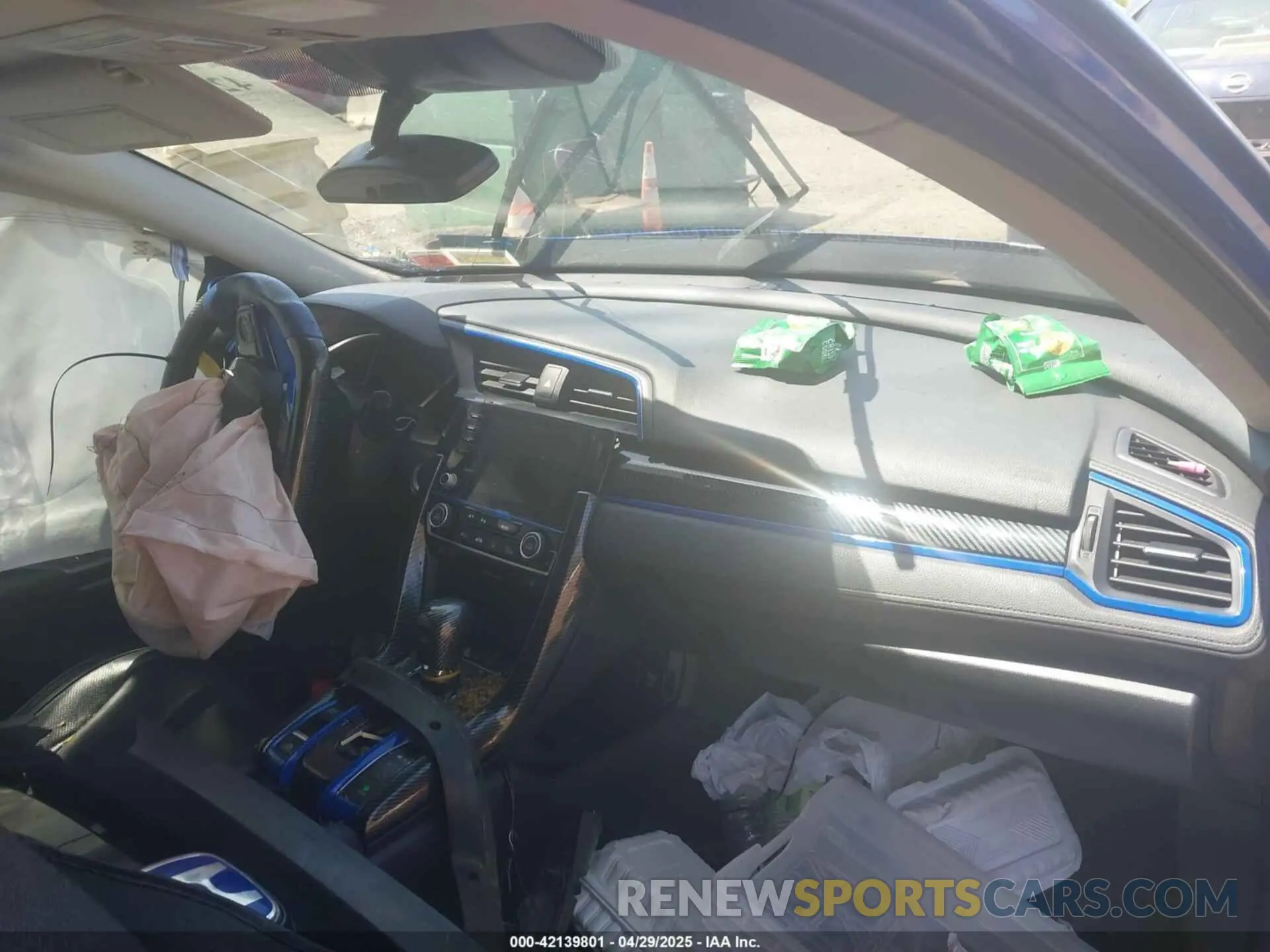 5 Photograph of a damaged car 19XFC1F79KE205273 HONDA CIVIC 2019