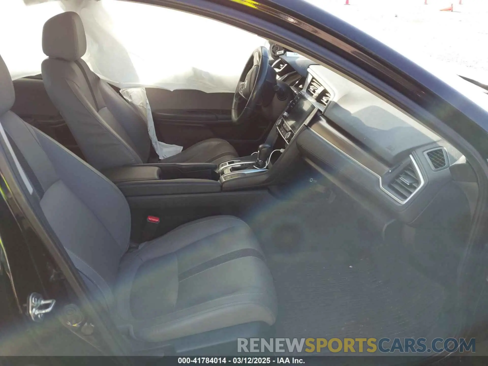 5 Photograph of a damaged car 19XFC1F7XKE011397 HONDA CIVIC 2019