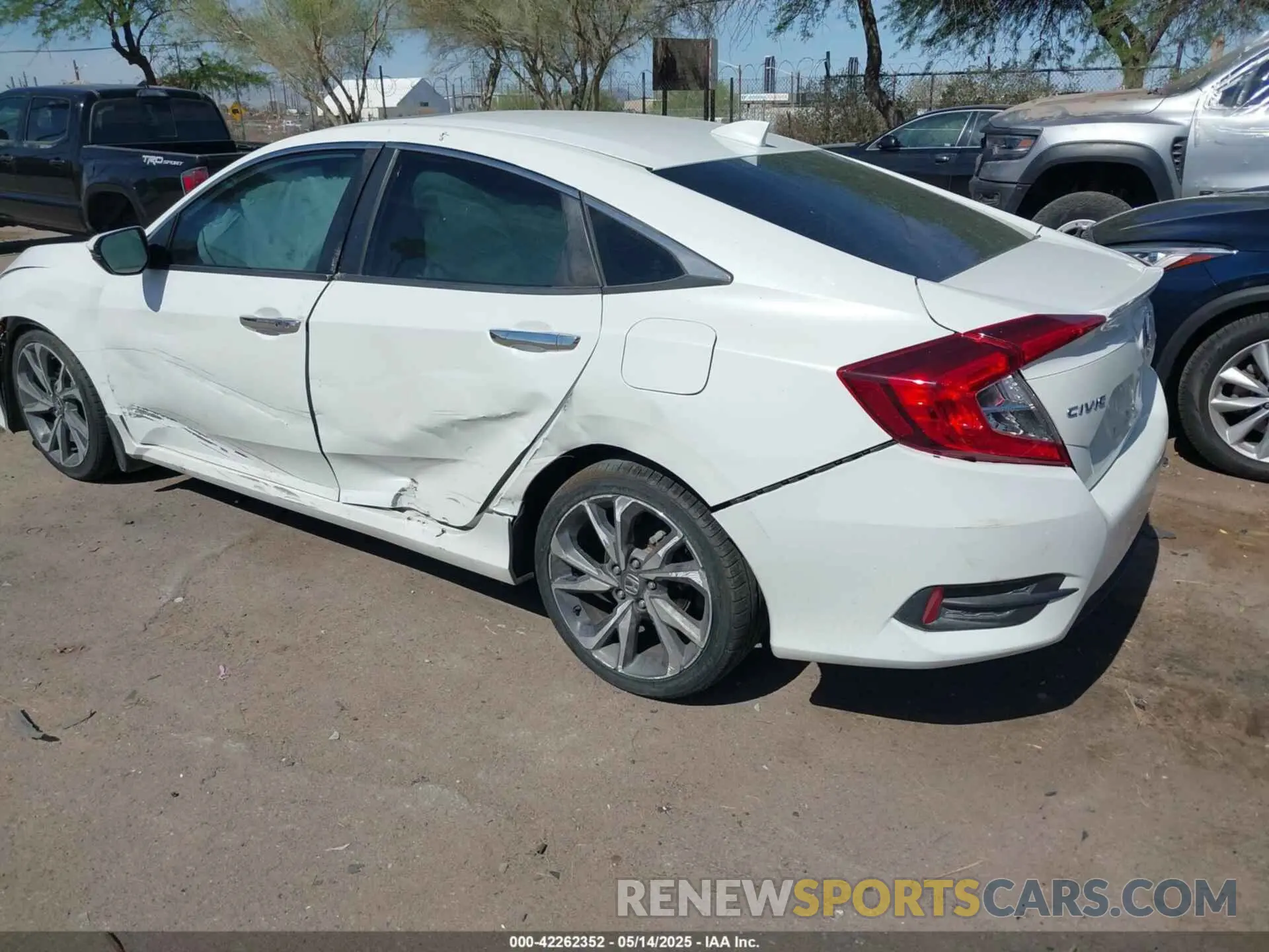 3 Photograph of a damaged car 19XFC1F90KE000846 HONDA CIVIC 2019