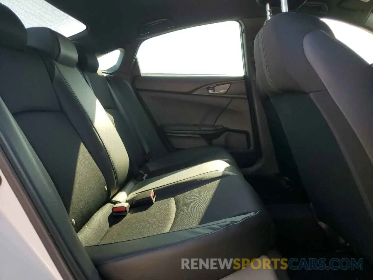 10 Photograph of a damaged car 19XFC2E87KE016346 HONDA CIVIC 2019