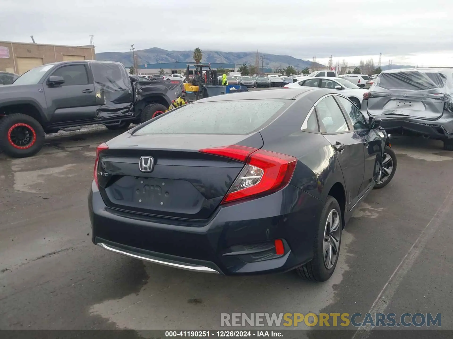 4 Фотография поврежденного автомобиля 19XFC2F60KE207023 HONDA CIVIC 2019
