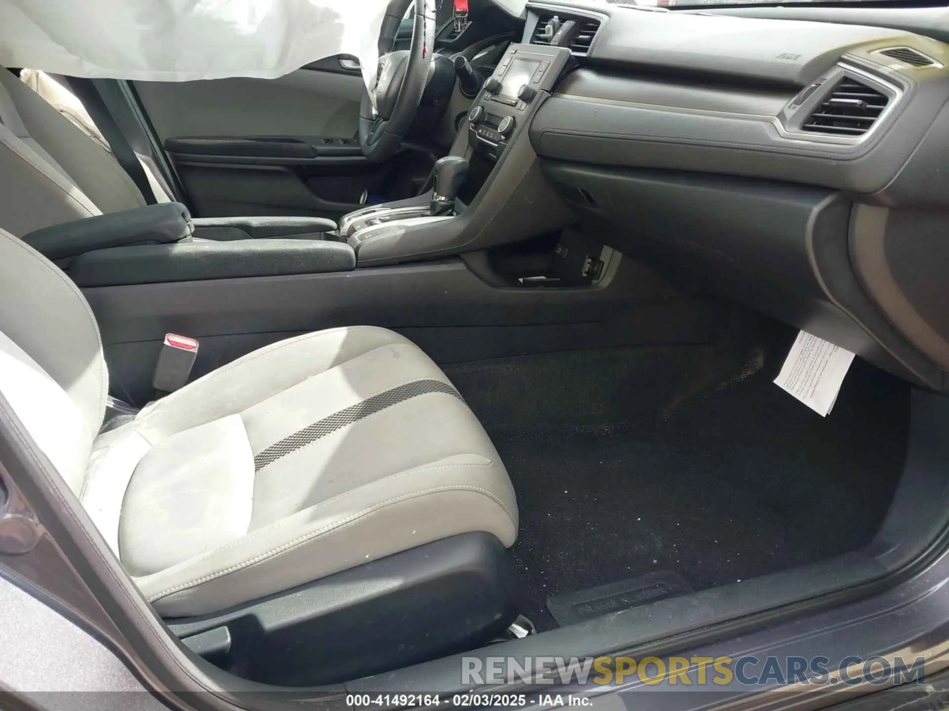 5 Photograph of a damaged car 19XFC2F61KE011222 HONDA CIVIC 2019