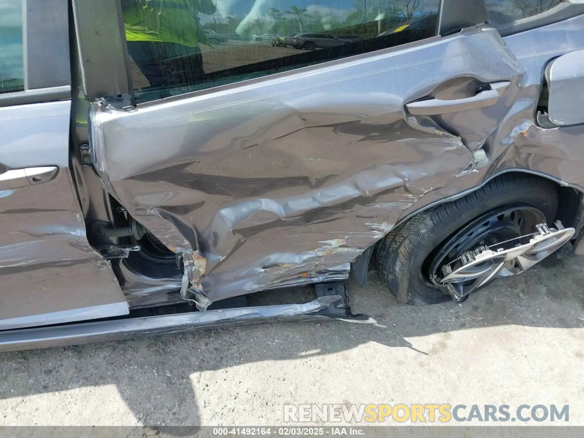 6 Photograph of a damaged car 19XFC2F61KE011222 HONDA CIVIC 2019