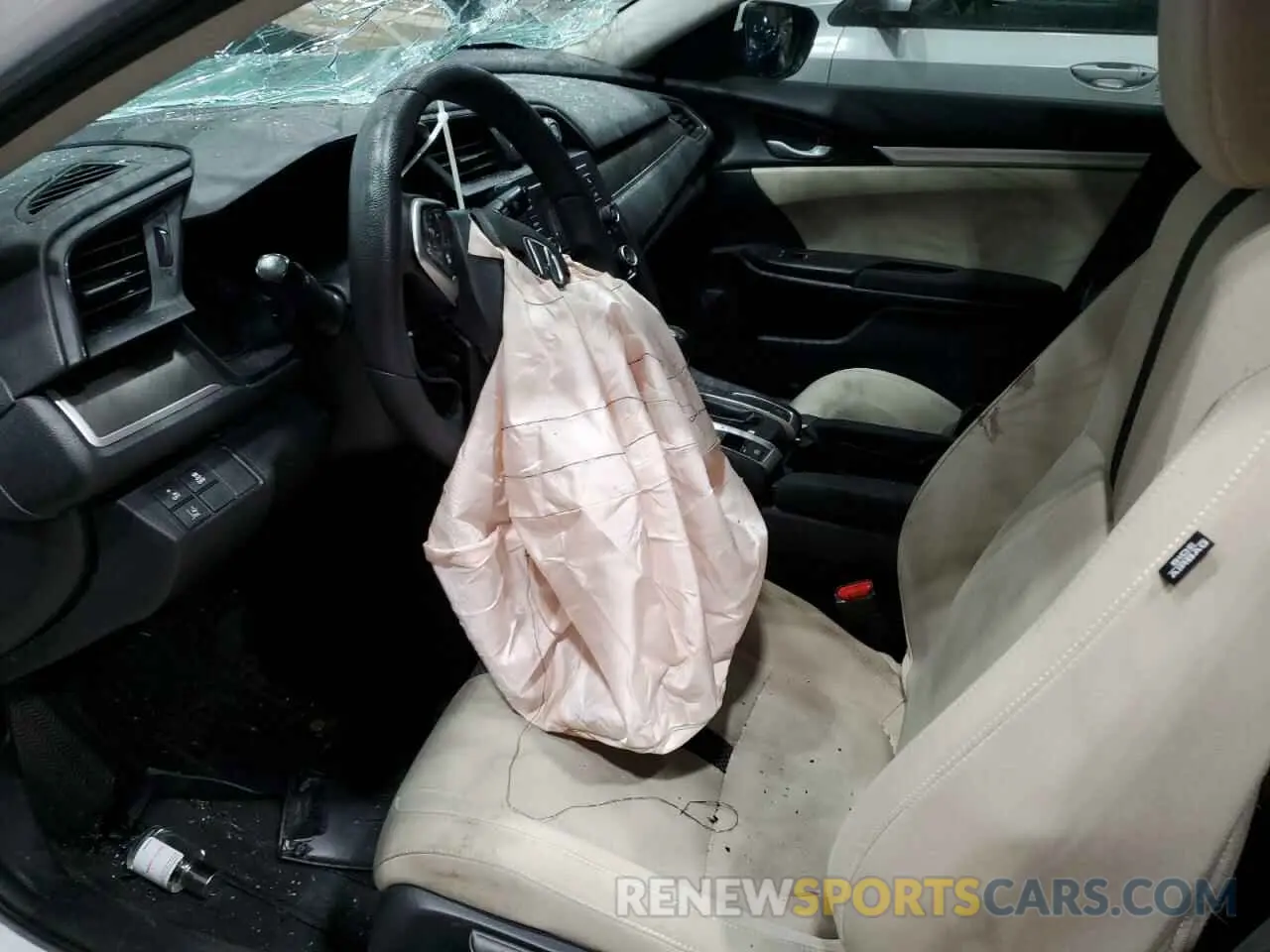 7 Фотография поврежденного автомобиля 19XFC2F61KE012371 HONDA CIVIC 2019