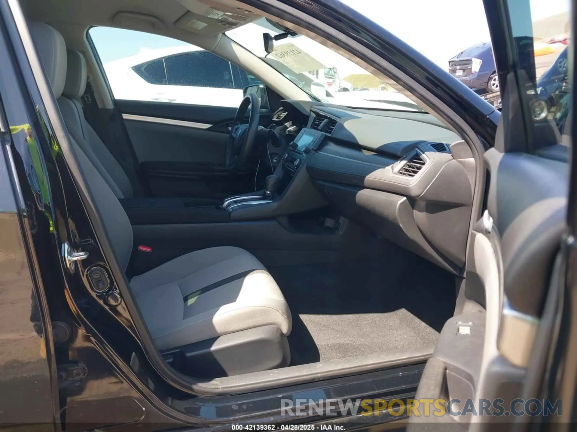 5 Photograph of a damaged car 19XFC2F61KE202252 HONDA CIVIC 2019
