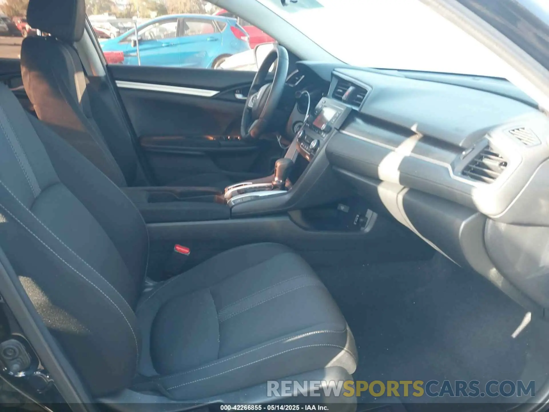 5 Photograph of a damaged car 19XFC2F61KE211940 HONDA CIVIC 2019