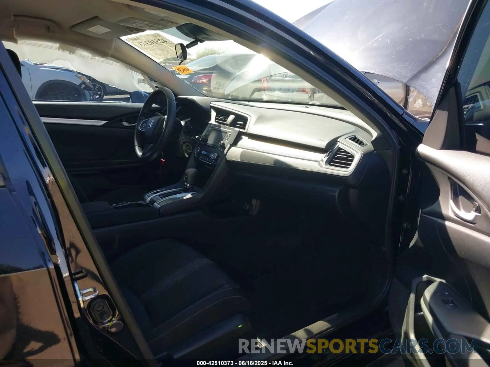 5 Photograph of a damaged car 19XFC2F62KE202213 HONDA CIVIC 2019