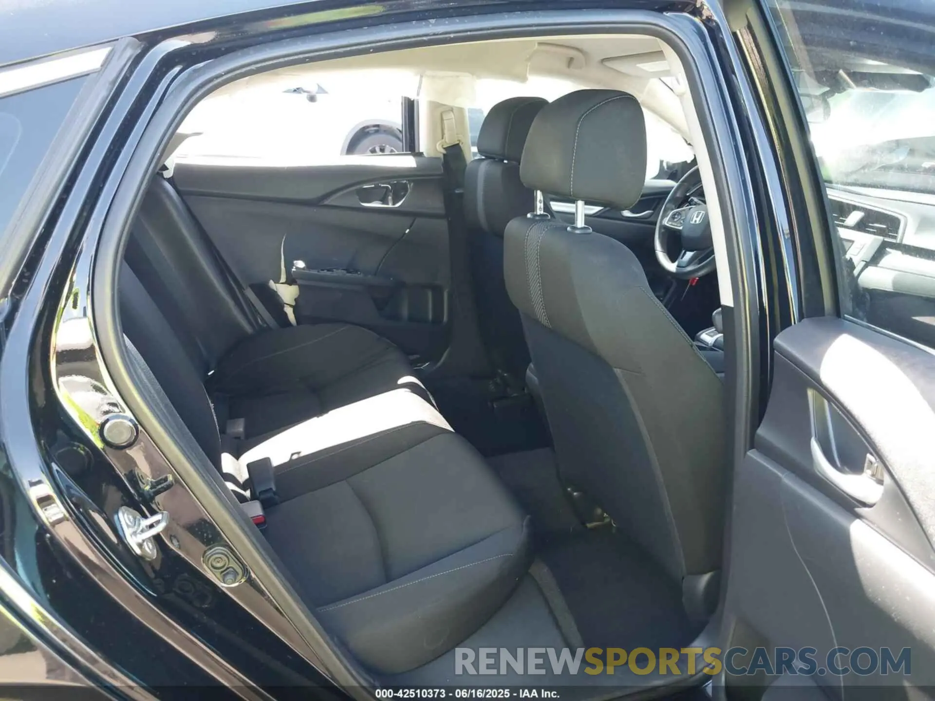 8 Photograph of a damaged car 19XFC2F62KE202213 HONDA CIVIC 2019