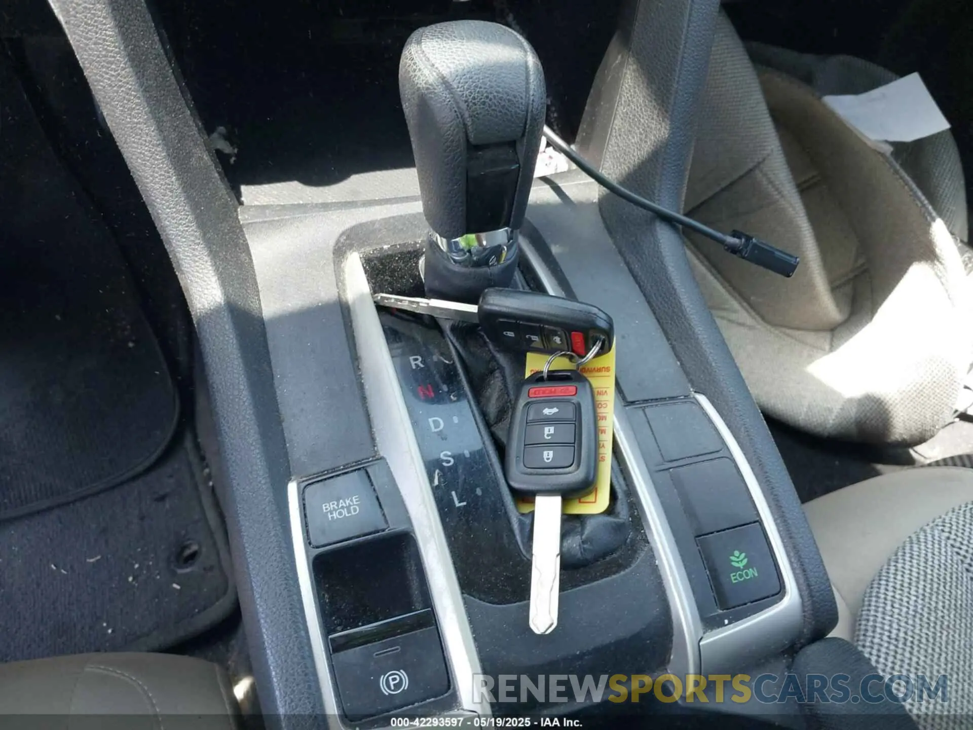 11 Фотография поврежденного автомобиля 19XFC2F62KE215222 HONDA CIVIC 2019