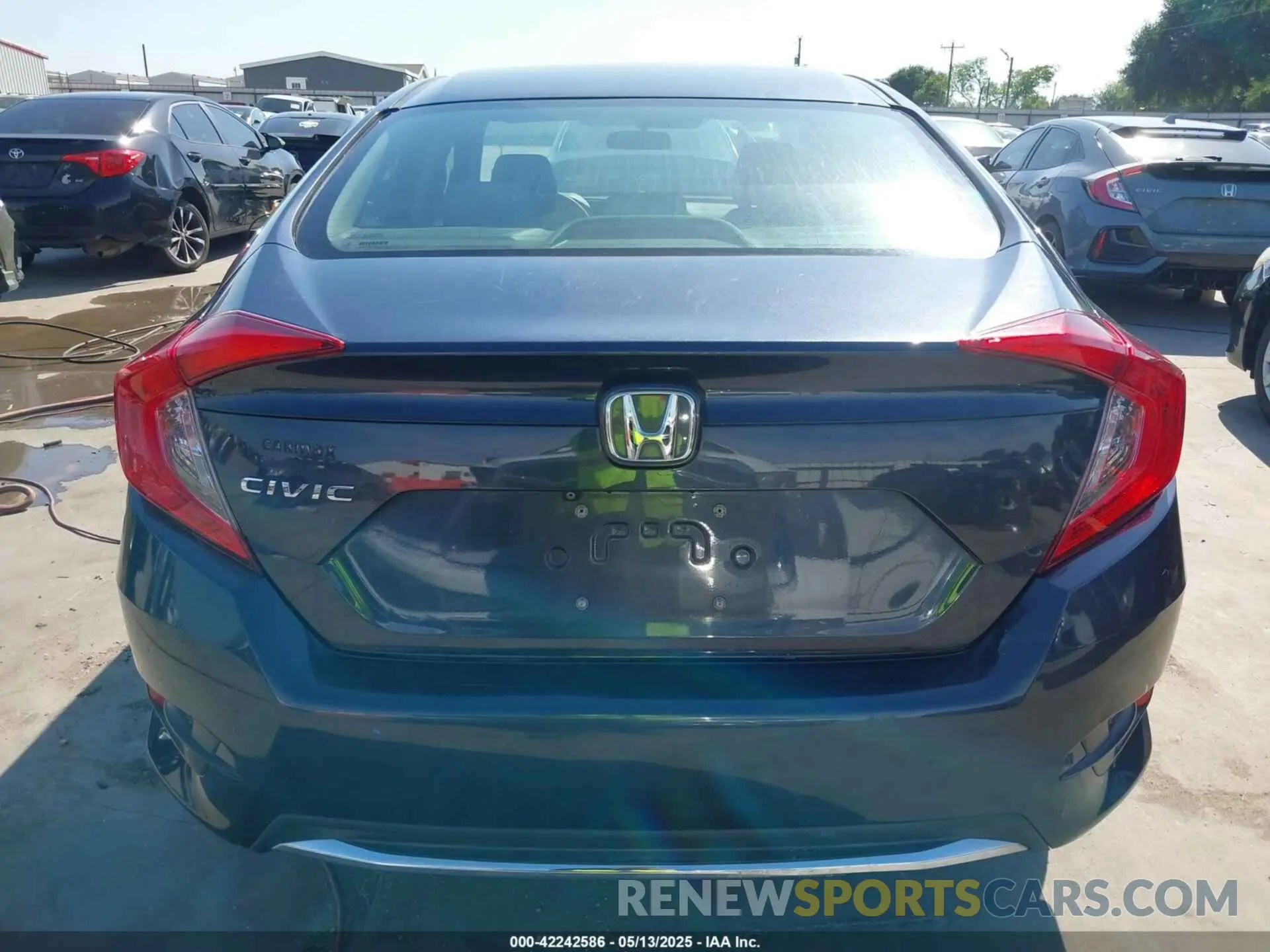 16 Фотография поврежденного автомобиля 19XFC2F65KE027701 HONDA CIVIC 2019