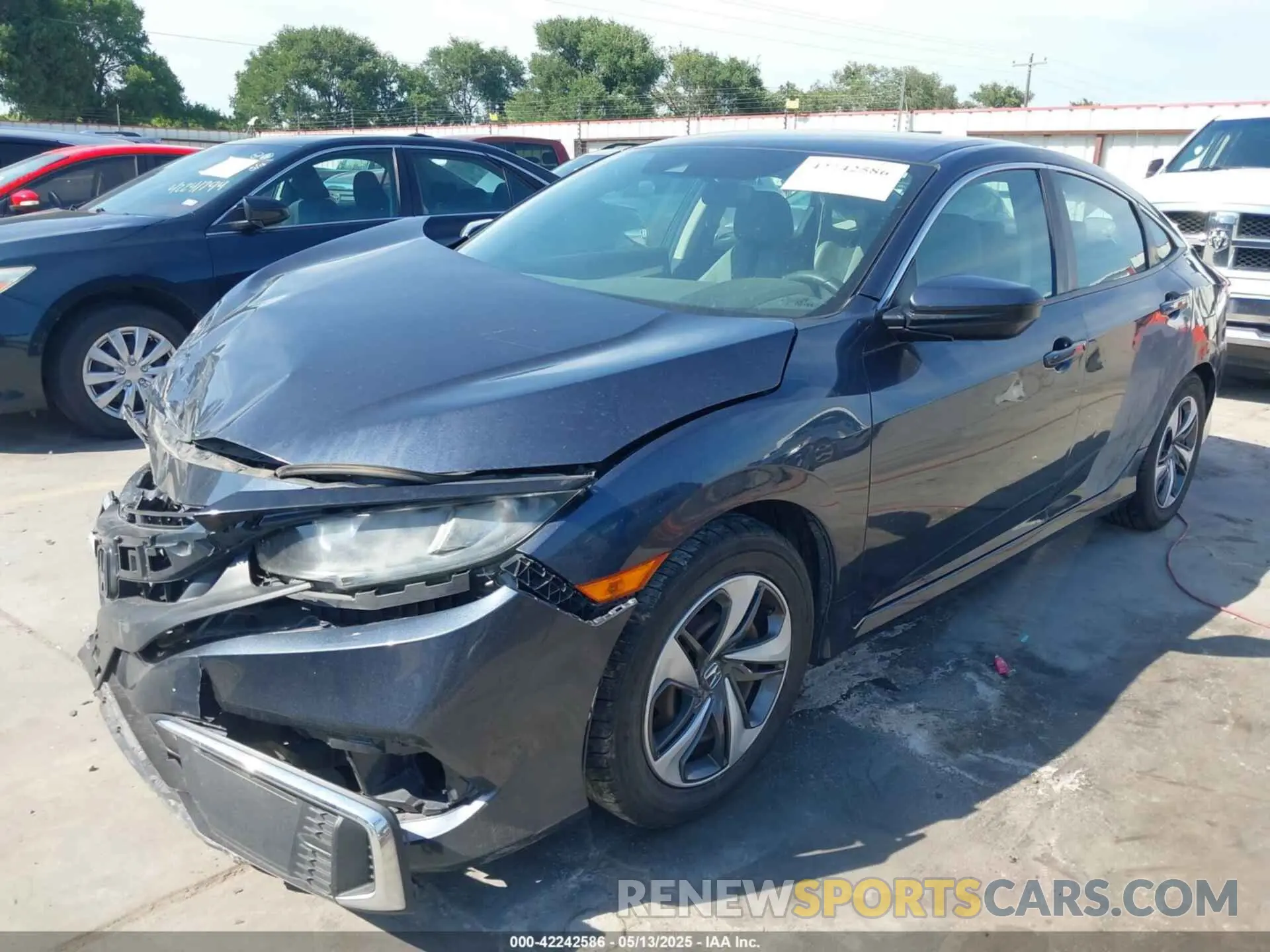 2 Фотография поврежденного автомобиля 19XFC2F65KE027701 HONDA CIVIC 2019