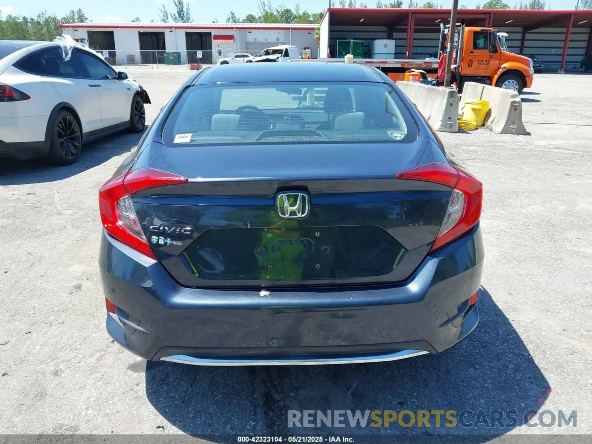 16 Фотография поврежденного автомобиля 19XFC2F65KE038312 HONDA CIVIC 2019