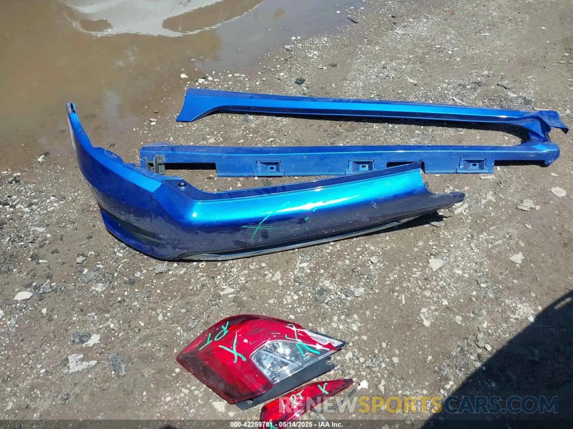 12 Photograph of a damaged car 19XFC2F66KE031966 HONDA CIVIC 2019