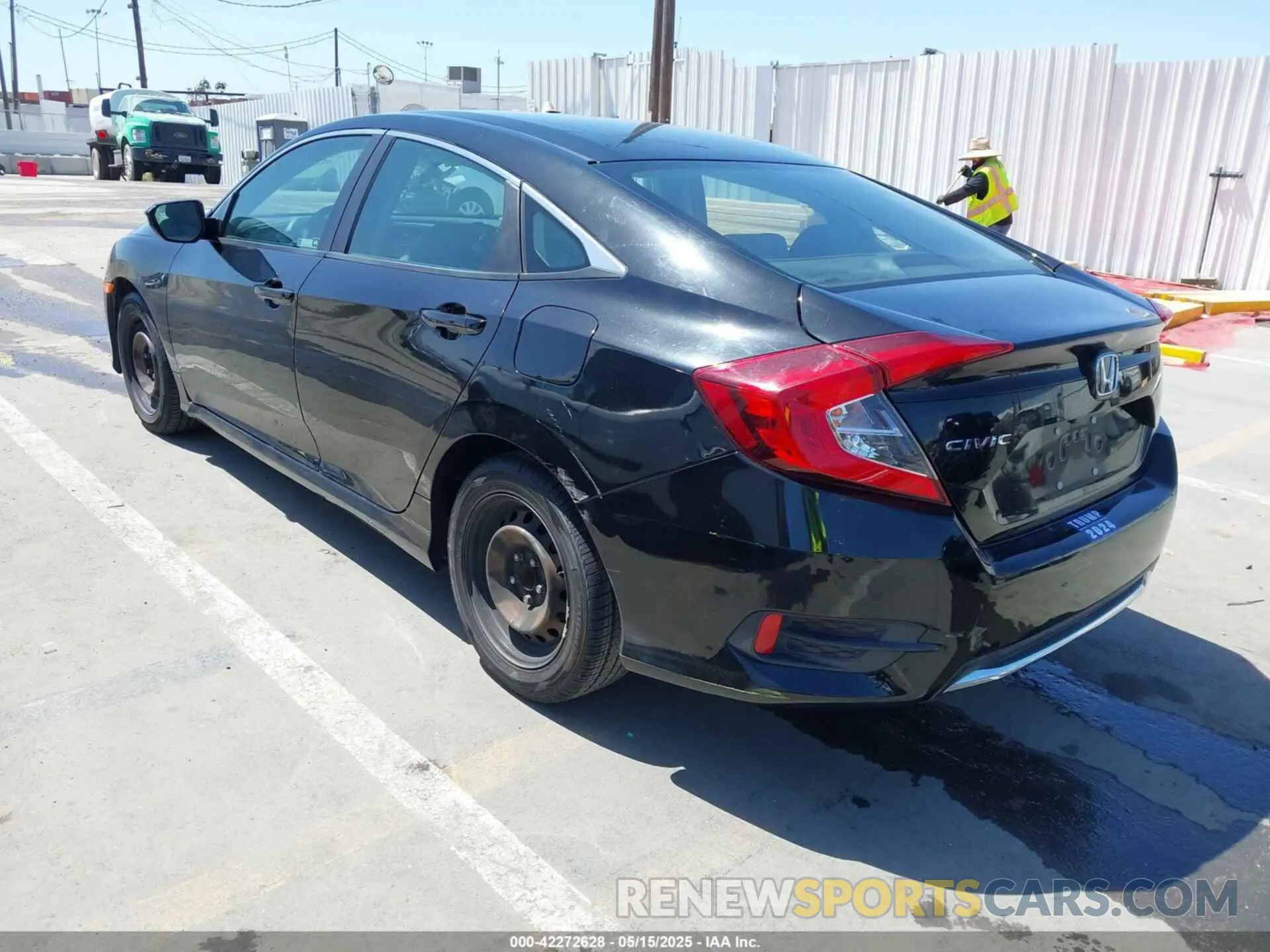 3 Фотография поврежденного автомобиля 19XFC2F68KE213829 HONDA CIVIC 2019