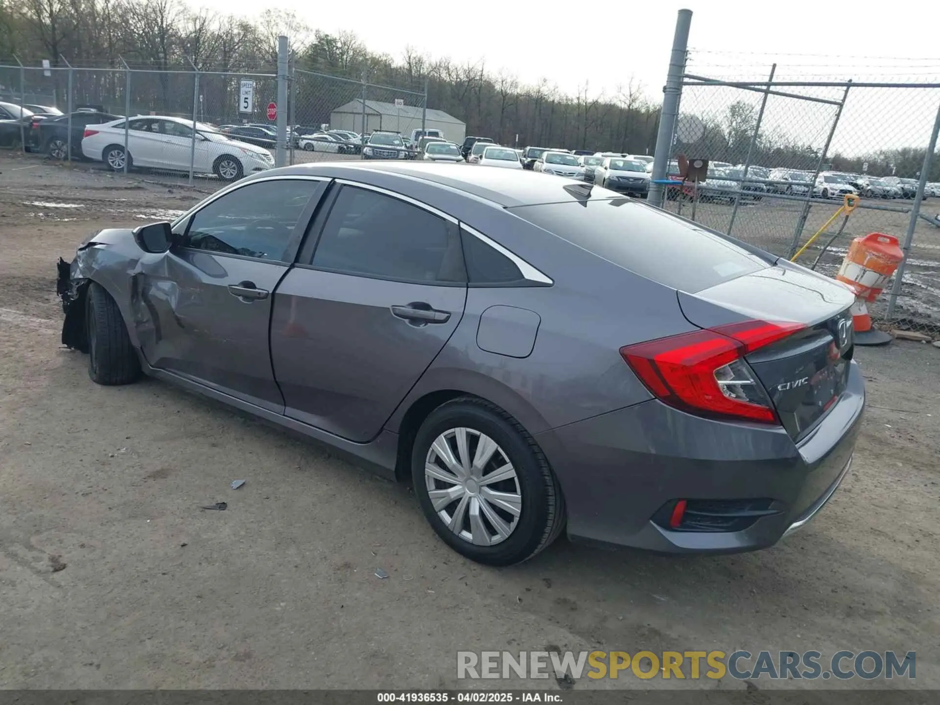 3 Фотография поврежденного автомобиля 19XFC2F69KE013848 HONDA CIVIC 2019