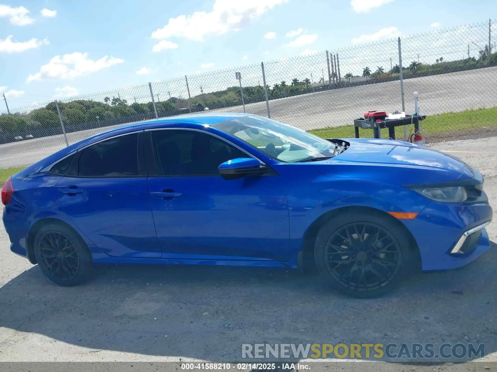 13 Фотография поврежденного автомобиля 19XFC2F69KE042024 HONDA CIVIC 2019