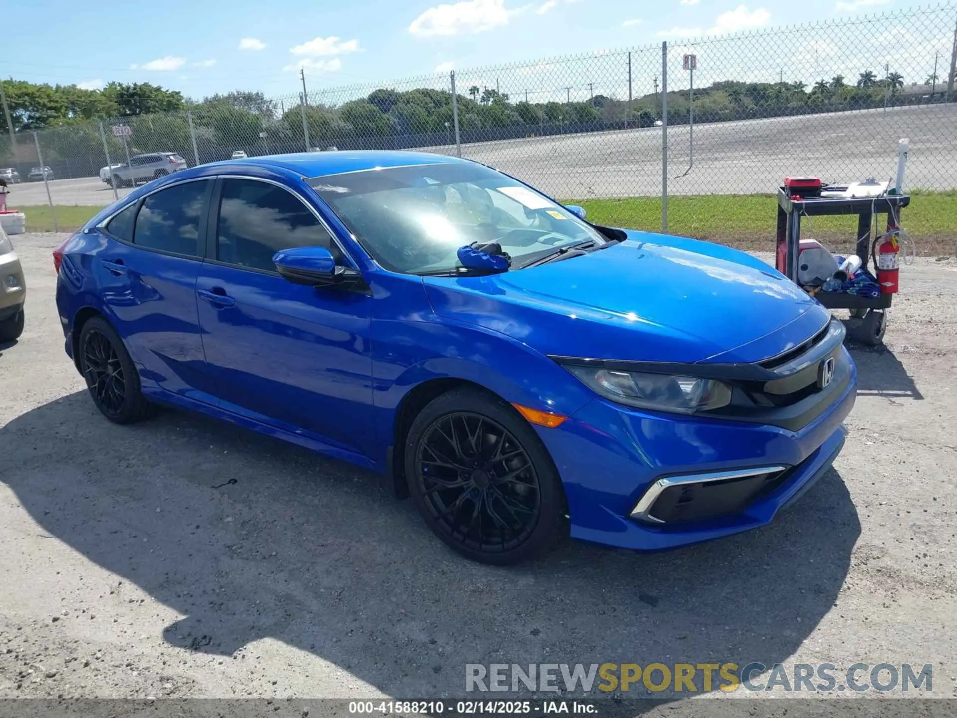 3 Фотография поврежденного автомобиля 19XFC2F69KE042024 HONDA CIVIC 2019