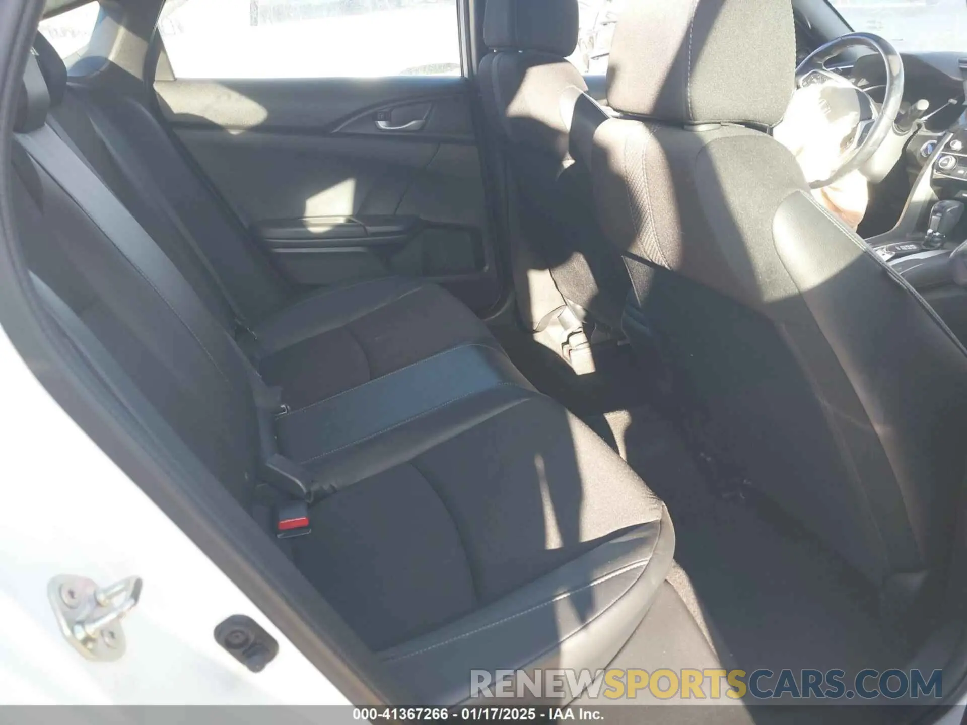 8 Photograph of a damaged car 19XFC2F81KE007981 HONDA CIVIC 2019