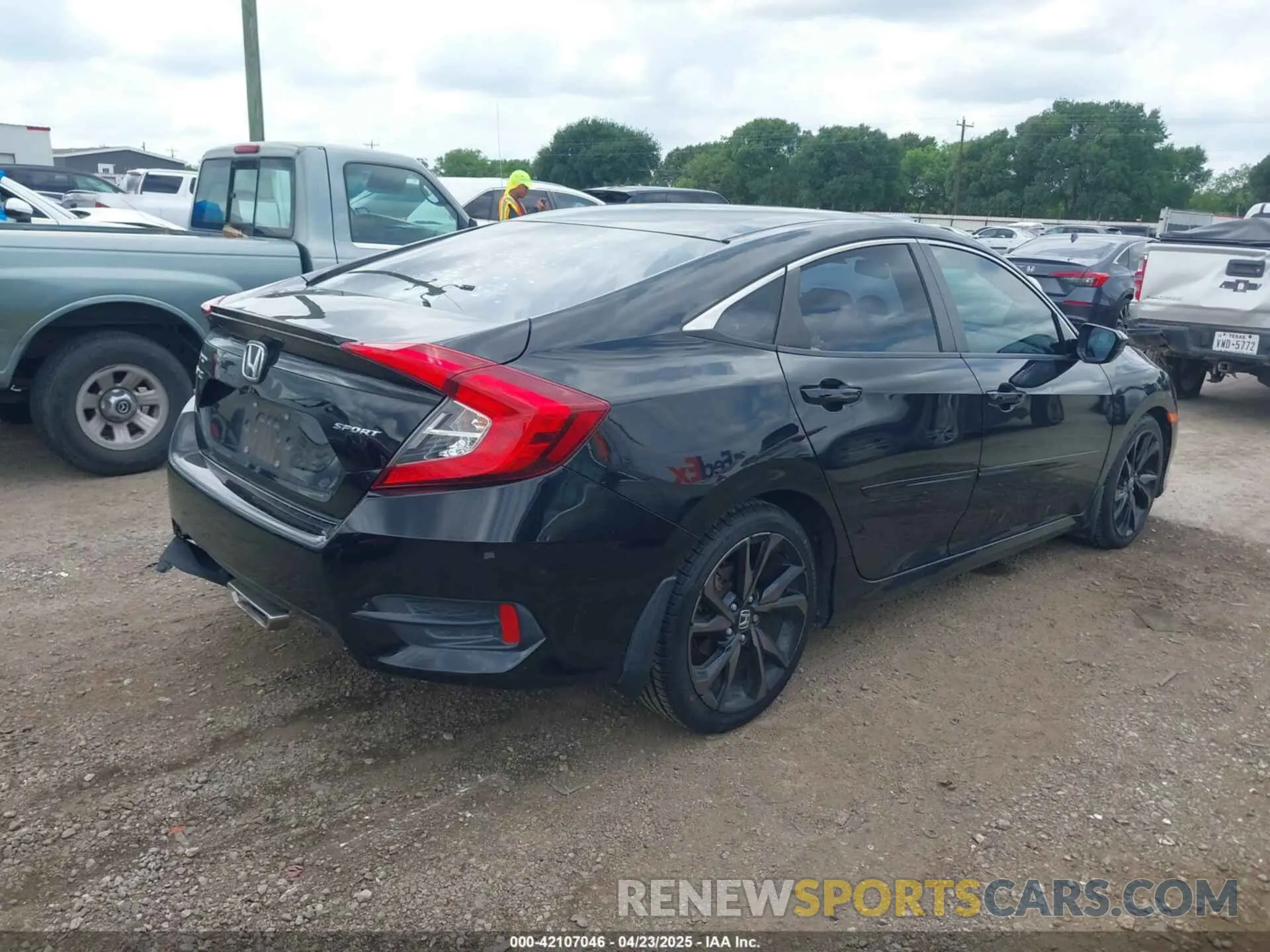 4 Фотография поврежденного автомобиля 19XFC2F85KE017820 HONDA CIVIC 2019