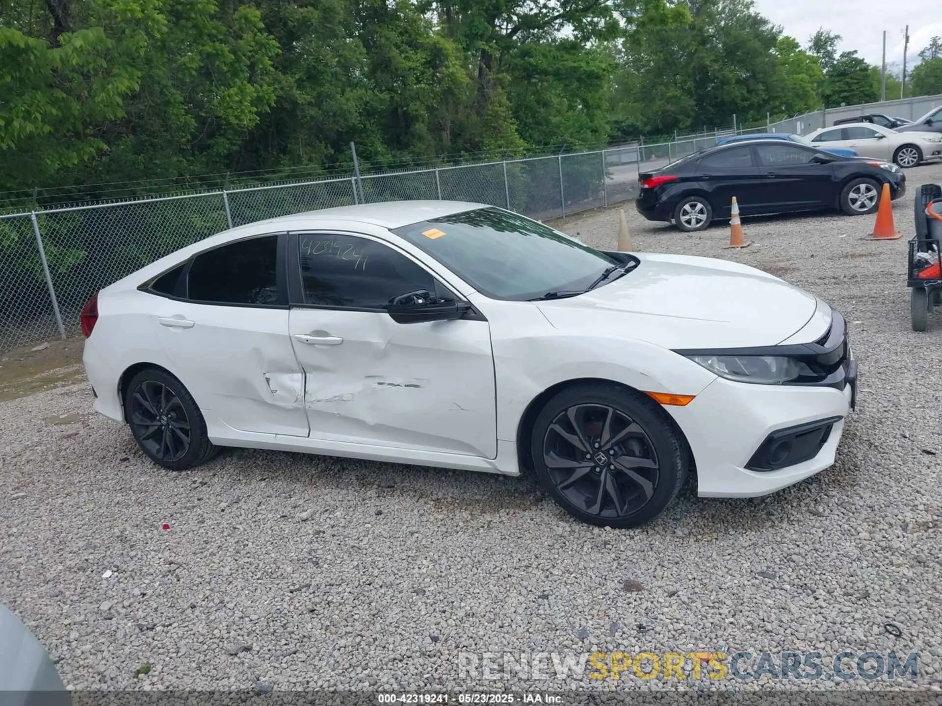 13 Фотография поврежденного автомобиля 19XFC2F85KE019311 HONDA CIVIC 2019