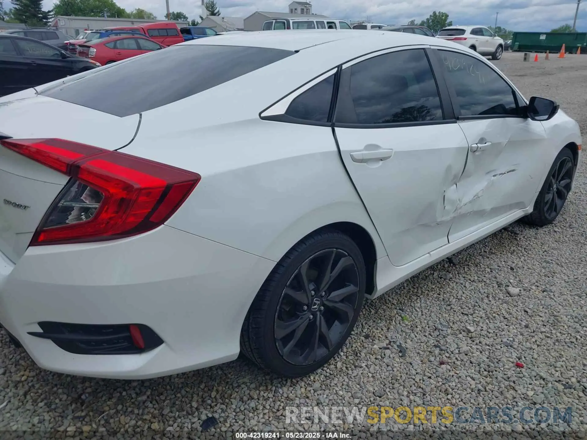 18 Фотография поврежденного автомобиля 19XFC2F85KE019311 HONDA CIVIC 2019