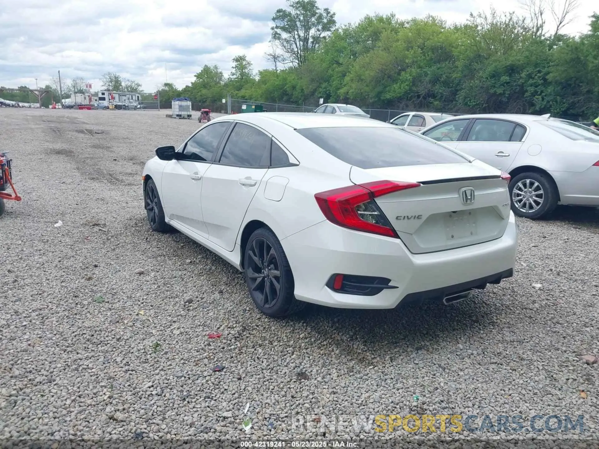 3 Фотография поврежденного автомобиля 19XFC2F85KE019311 HONDA CIVIC 2019