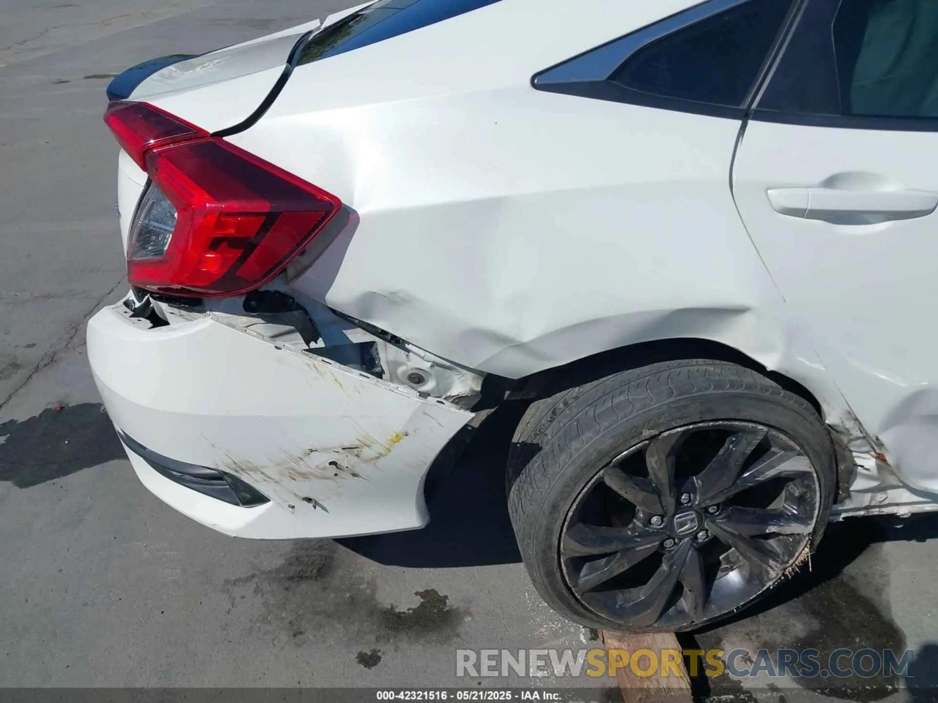 14 Photograph of a damaged car 19XFC2F85KE212204 HONDA CIVIC 2019