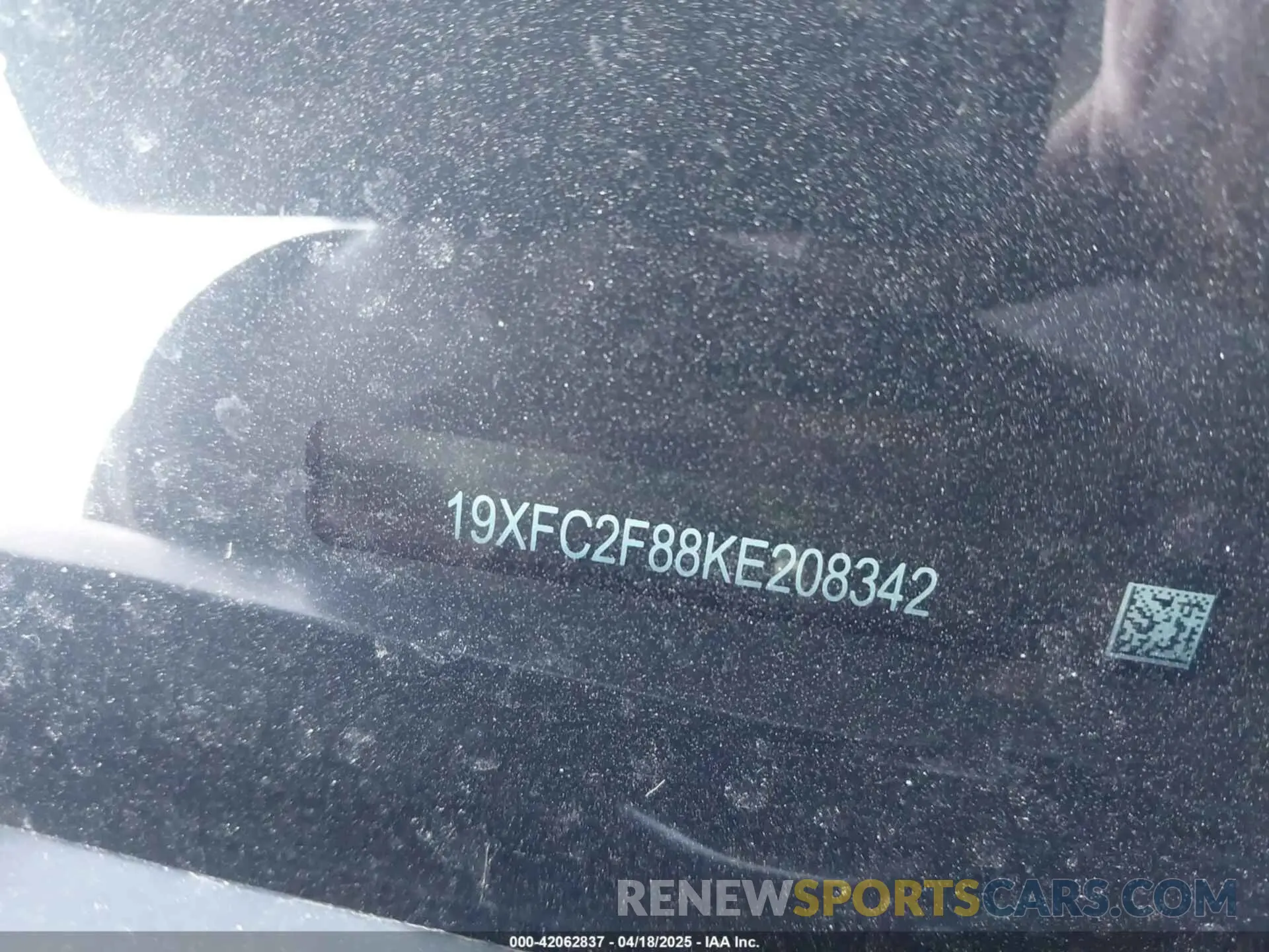 17 Фотография поврежденного автомобиля 19XFC2F88KE208342 HONDA CIVIC 2019