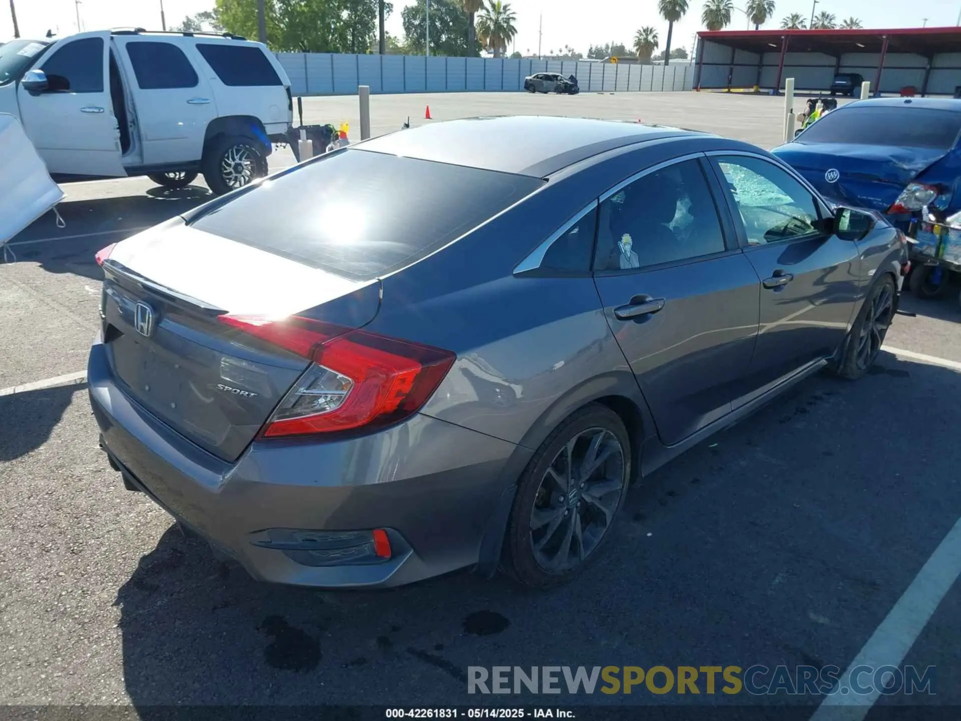 4 Фотография поврежденного автомобиля 19XFC2F88KE213279 HONDA CIVIC 2019