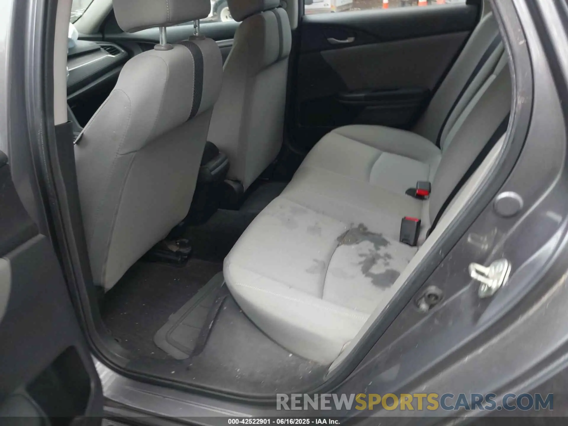 8 Photograph of a damaged car 2HGFC2F60KH562103 HONDA CIVIC 2019
