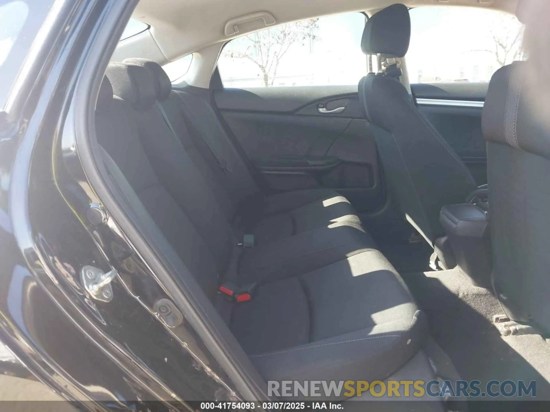 8 Photograph of a damaged car 2HGFC2F61KH561199 HONDA CIVIC 2019