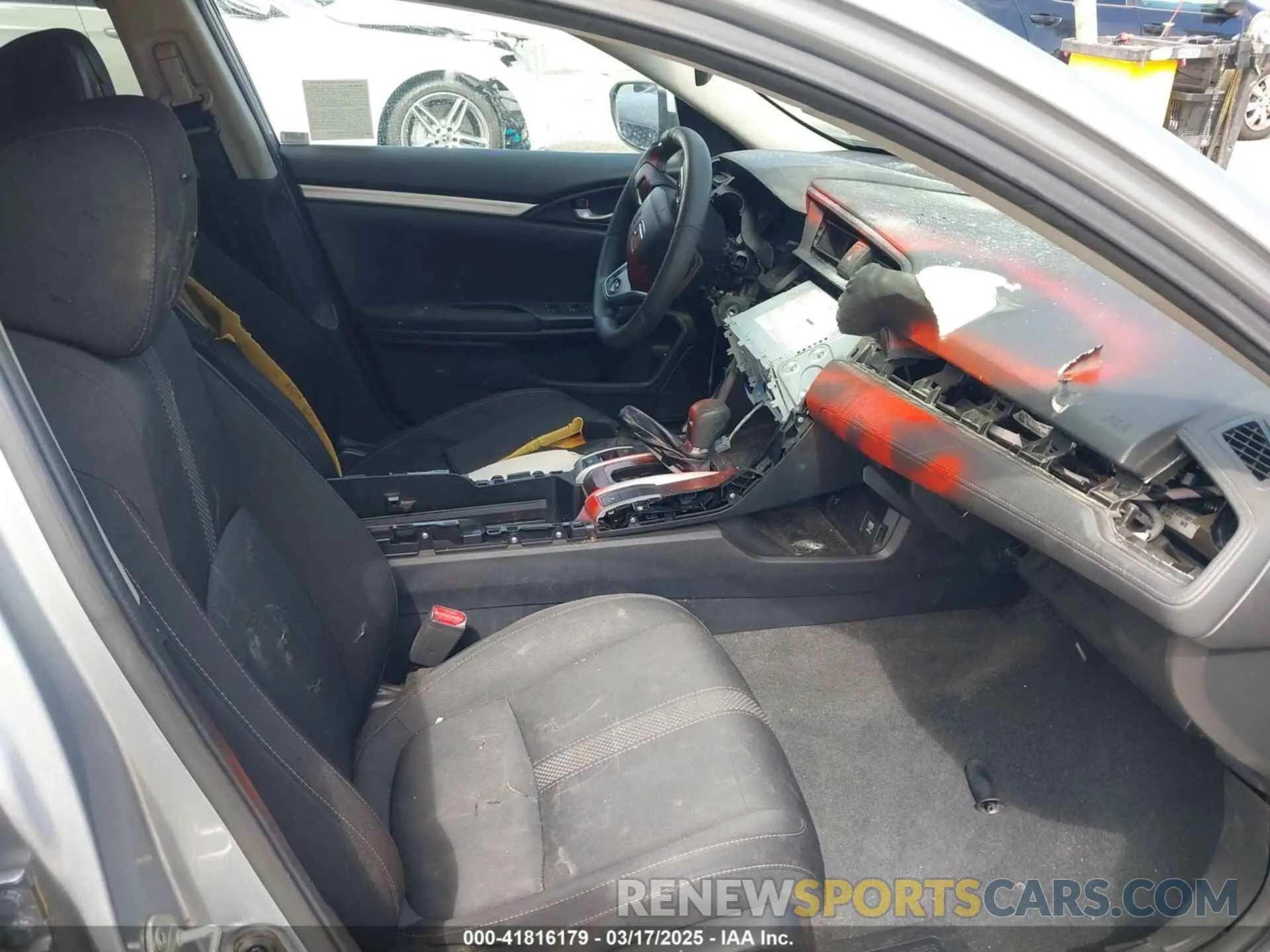 5 Фотография поврежденного автомобиля 2HGFC2F61KH591996 HONDA CIVIC 2019