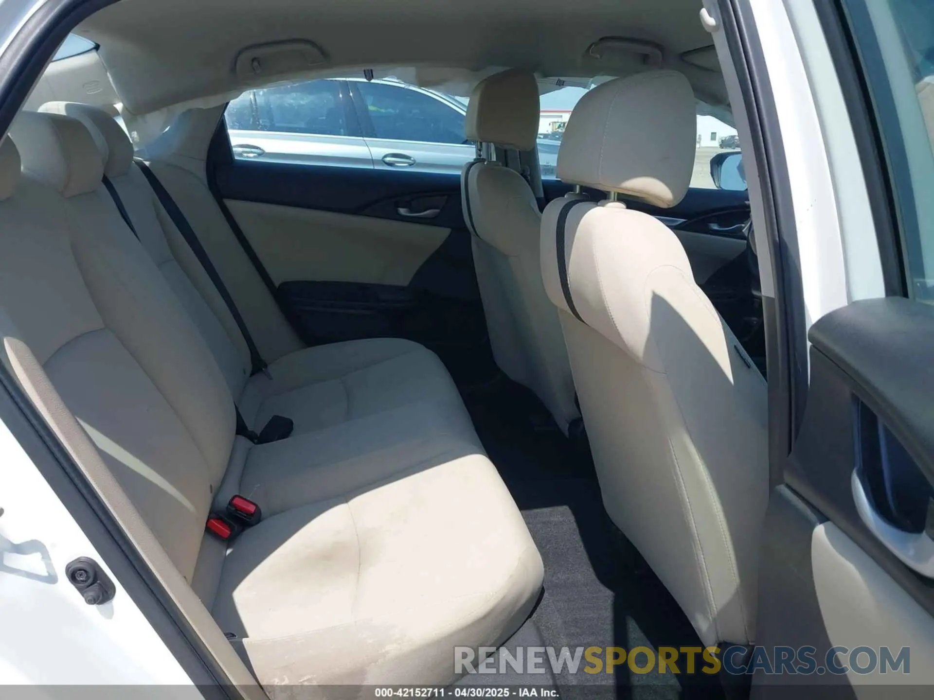 8 Photograph of a damaged car 2HGFC2F61KH606352 HONDA CIVIC 2019